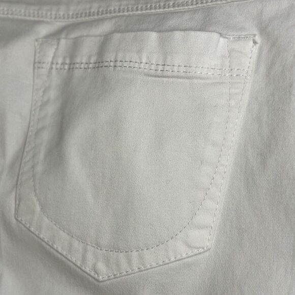 GLORIA VANDERBILT 12 “THE PERFECT FIT” Embroidered White Capri - Picture 10 of 12